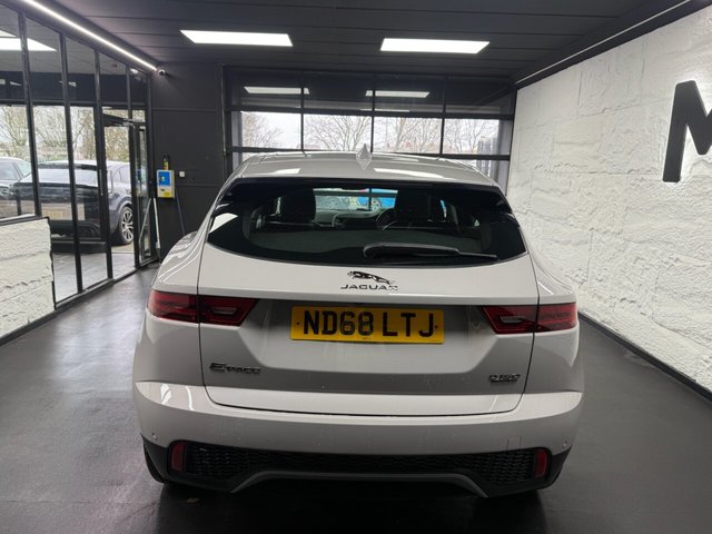2018 JAGUAR E-PACE - Photo 4