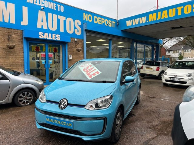 2022 Volkswagen E-Up! - Photo 3