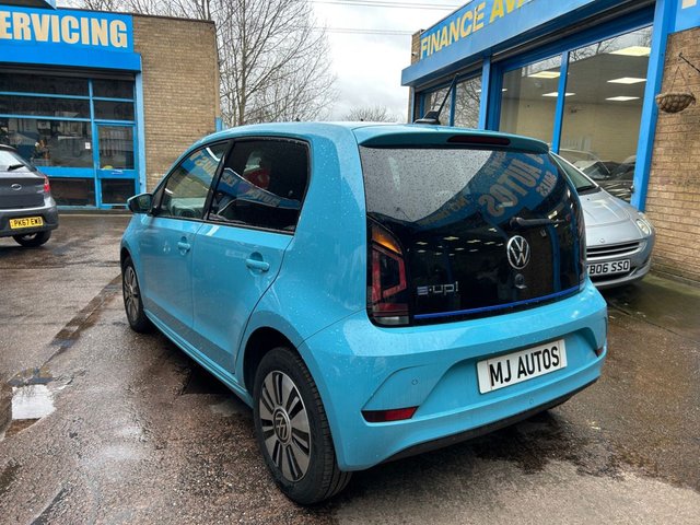 2022 Volkswagen E-Up! - Photo 4