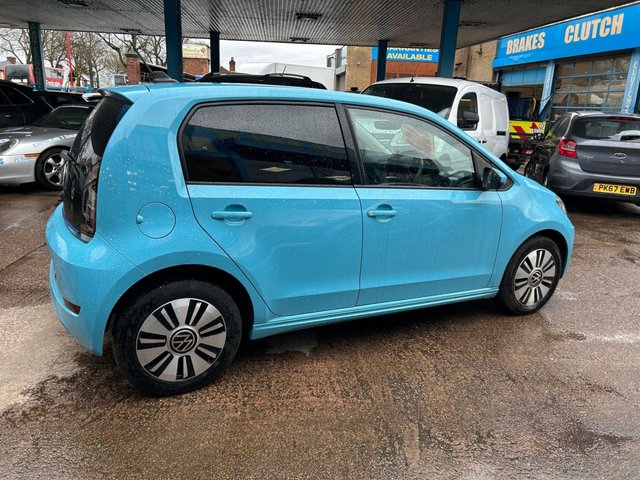 2022 Volkswagen E-Up! - Photo 6