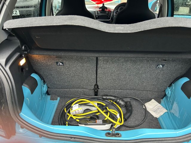 2022 Volkswagen E-Up! - Photo 11