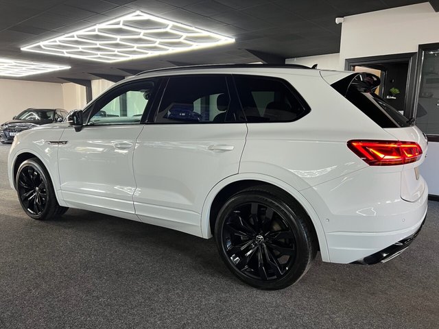 2022 VOLKSWAGEN TOUAREG - Photo 4