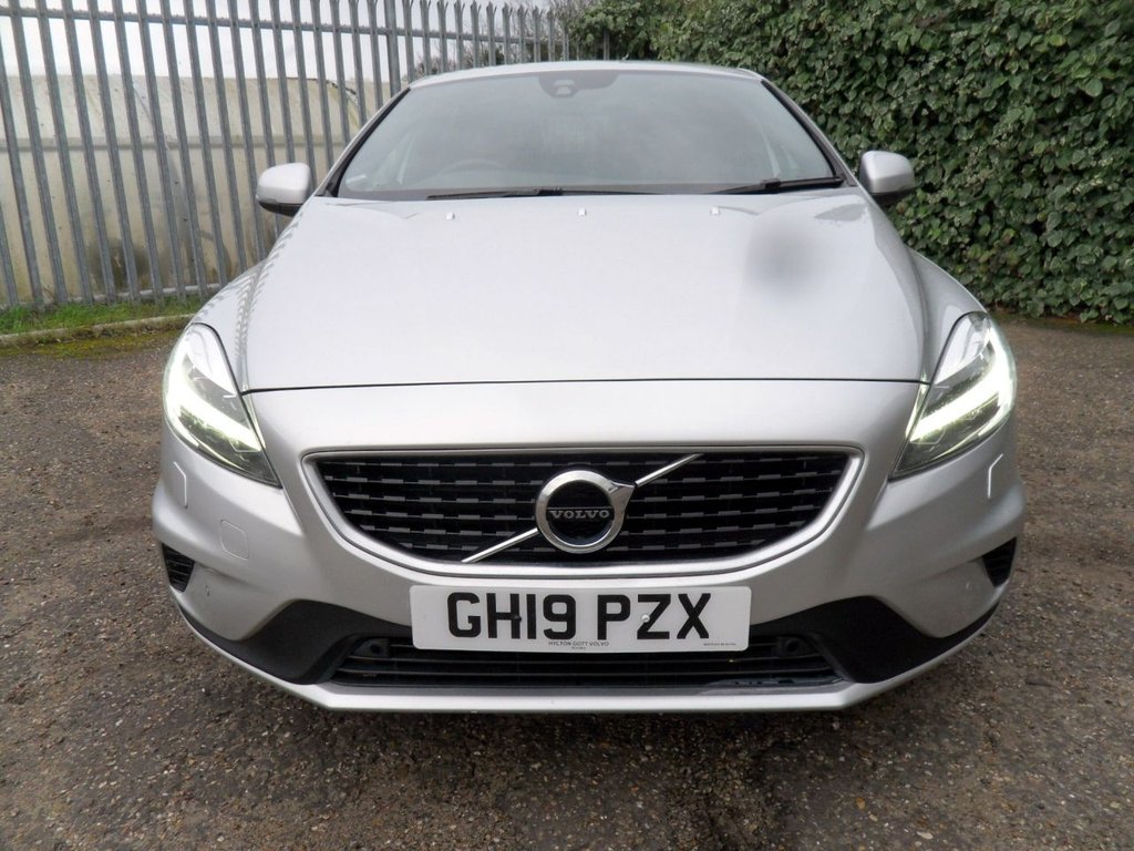 USED 2019 19 VOLVO V40 1.5 T2 R-Design Edition Hatchback 5dr Petrol Auto Euro 6 (s/s) (122 ps) Heated Leather Rear Camera DAB