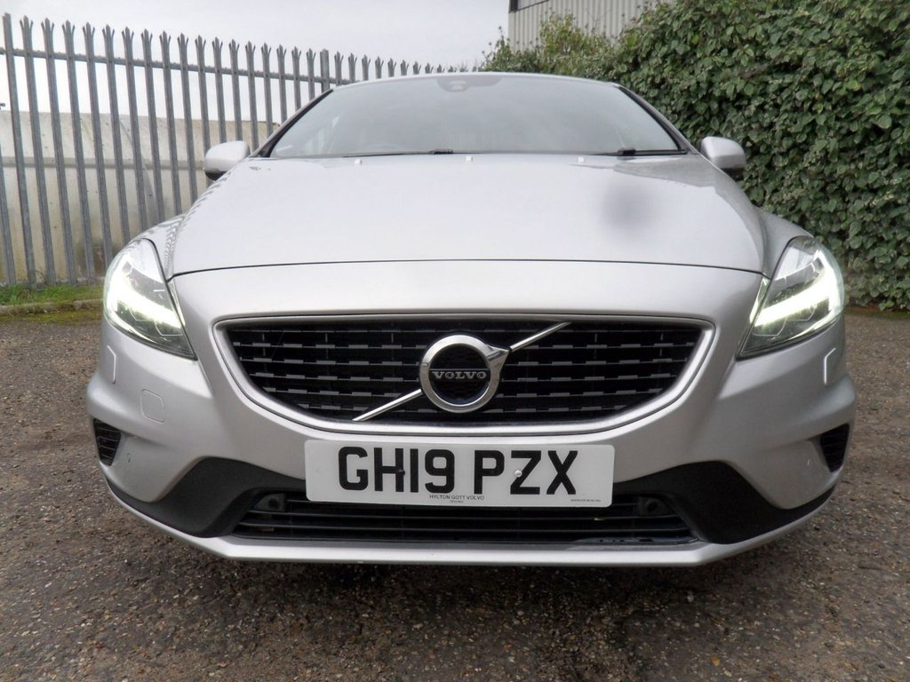 USED 2019 19 VOLVO V40 1.5 T2 R-Design Edition Hatchback 5dr Petrol Auto Euro 6 (s/s) (122 ps) Heated Leather Rear Camera DAB
