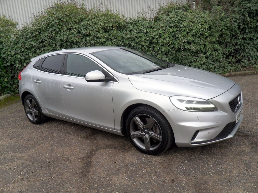 USED 2019 19 VOLVO V40 1.5 T2 R-Design Edition Hatchback 5dr Petrol Auto Euro 6 (s/s) (122 ps) Heated Leather Rear Camera DAB