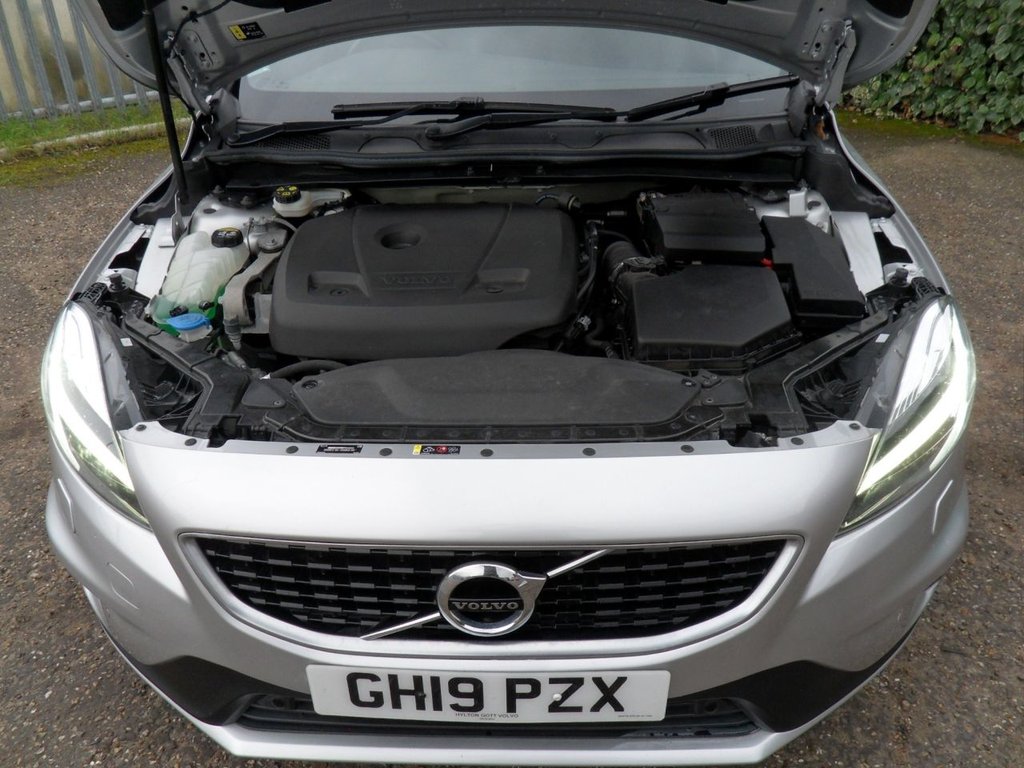 USED 2019 19 VOLVO V40 1.5 T2 R-Design Edition Hatchback 5dr Petrol Auto Euro 6 (s/s) (122 ps) Heated Leather Rear Camera DAB