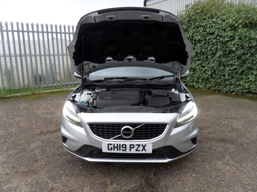USED 2019 19 VOLVO V40 1.5 T2 R-Design Edition Hatchback 5dr Petrol Auto Euro 6 (s/s) (122 ps) Heated Leather Rear Camera DAB