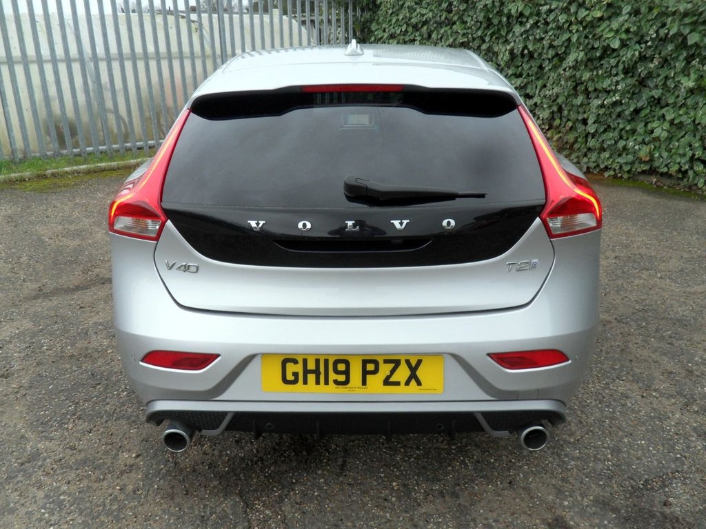 USED 2019 19 VOLVO V40 1.5 T2 R-Design Edition Hatchback 5dr Petrol Auto Euro 6 (s/s) (122 ps) Heated Leather Rear Camera DAB