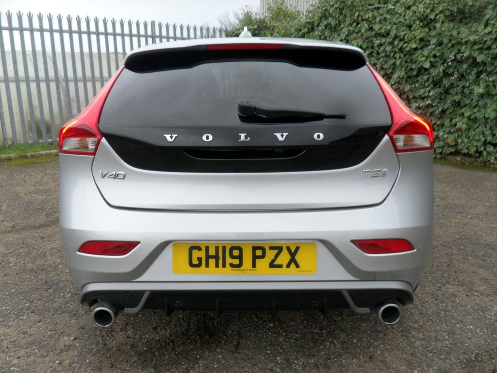 USED 2019 19 VOLVO V40 1.5 T2 R-Design Edition Hatchback 5dr Petrol Auto Euro 6 (s/s) (122 ps) Heated Leather Rear Camera DAB