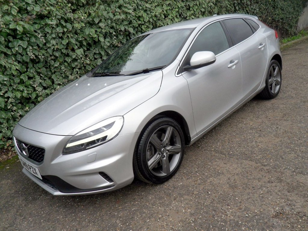 USED 2019 19 VOLVO V40 1.5 T2 R-Design Edition Hatchback 5dr Petrol Auto Euro 6 (s/s) (122 ps) Heated Leather Rear Camera DAB