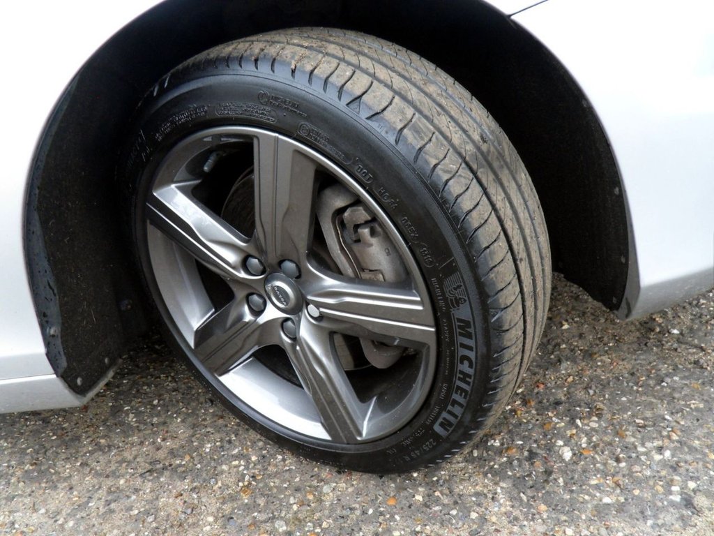 USED 2019 19 VOLVO V40 1.5 T2 R-Design Edition Hatchback 5dr Petrol Auto Euro 6 (s/s) (122 ps) Heated Leather Rear Camera DAB
