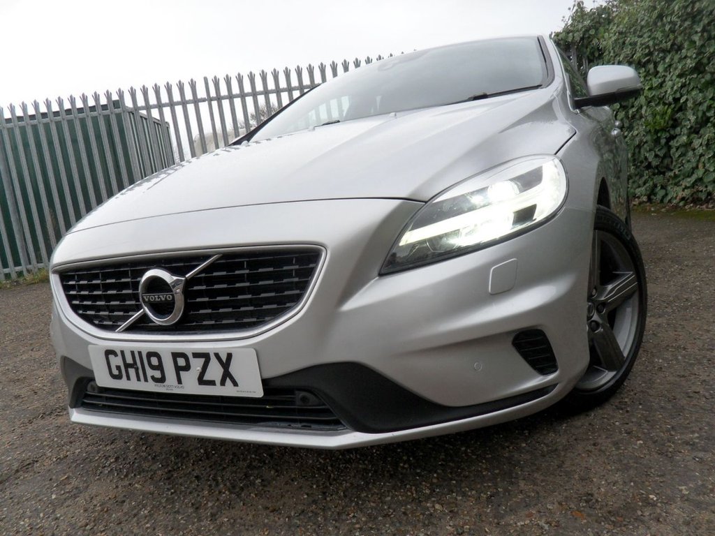 USED 2019 19 VOLVO V40 1.5 T2 R-Design Edition Hatchback 5dr Petrol Auto Euro 6 (s/s) (122 ps) Heated Leather Rear Camera DAB
