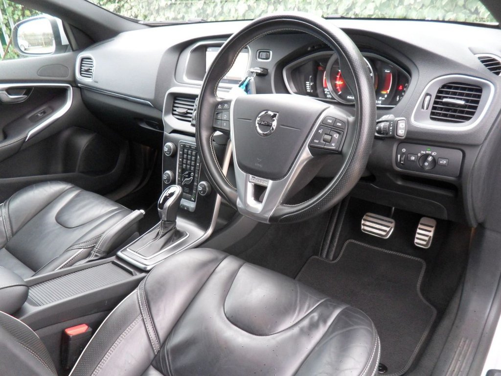 USED 2019 19 VOLVO V40 1.5 T2 R-Design Edition Hatchback 5dr Petrol Auto Euro 6 (s/s) (122 ps) Heated Leather Rear Camera DAB