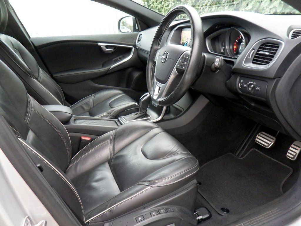 USED 2019 19 VOLVO V40 1.5 T2 R-Design Edition Hatchback 5dr Petrol Auto Euro 6 (s/s) (122 ps) Heated Leather Rear Camera DAB