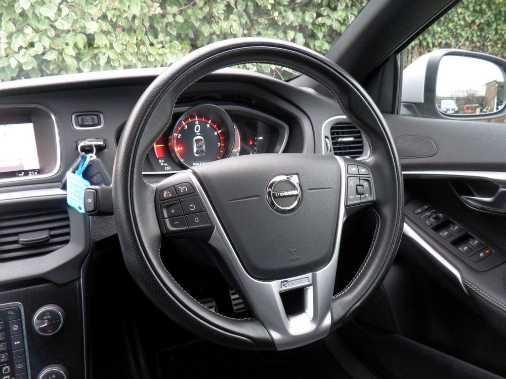 USED 2019 19 VOLVO V40 1.5 T2 R-Design Edition Hatchback 5dr Petrol Auto Euro 6 (s/s) (122 ps) Heated Leather Rear Camera DAB