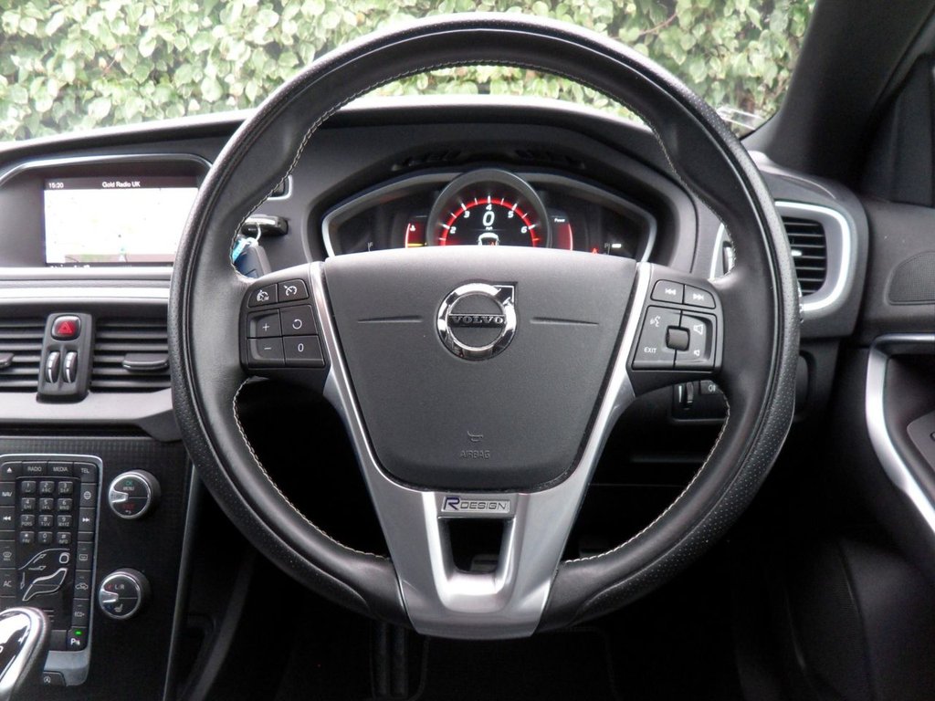 USED 2019 19 VOLVO V40 1.5 T2 R-Design Edition Hatchback 5dr Petrol Auto Euro 6 (s/s) (122 ps) Heated Leather Rear Camera DAB
