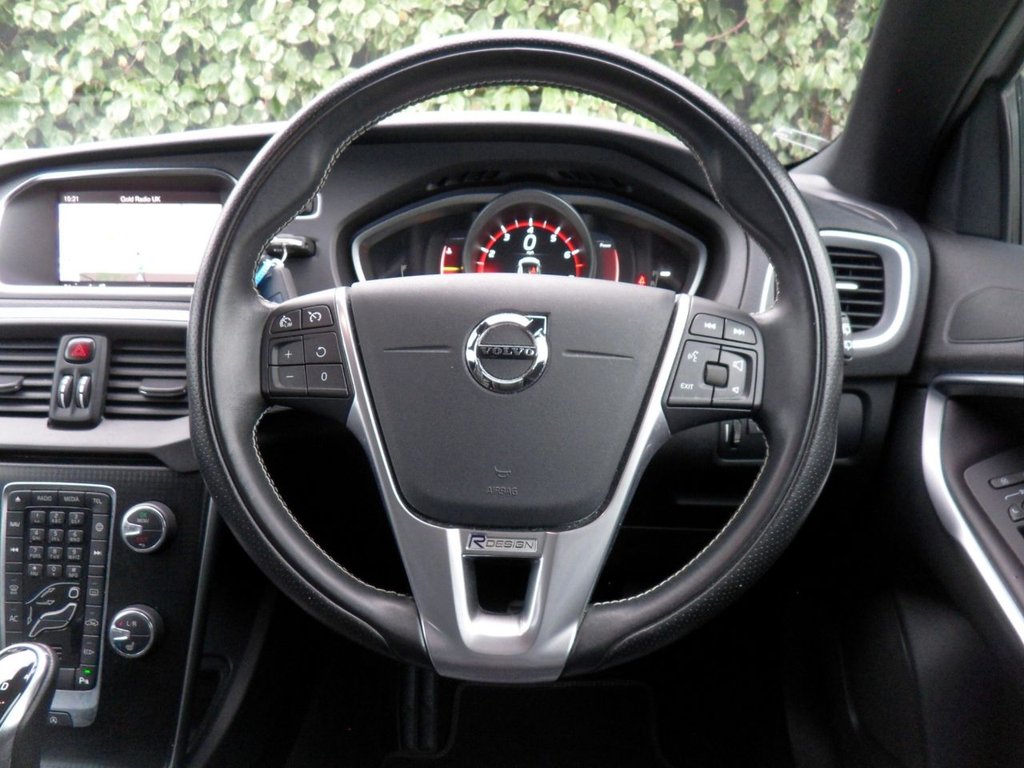 USED 2019 19 VOLVO V40 1.5 T2 R-Design Edition Hatchback 5dr Petrol Auto Euro 6 (s/s) (122 ps) Heated Leather Rear Camera DAB