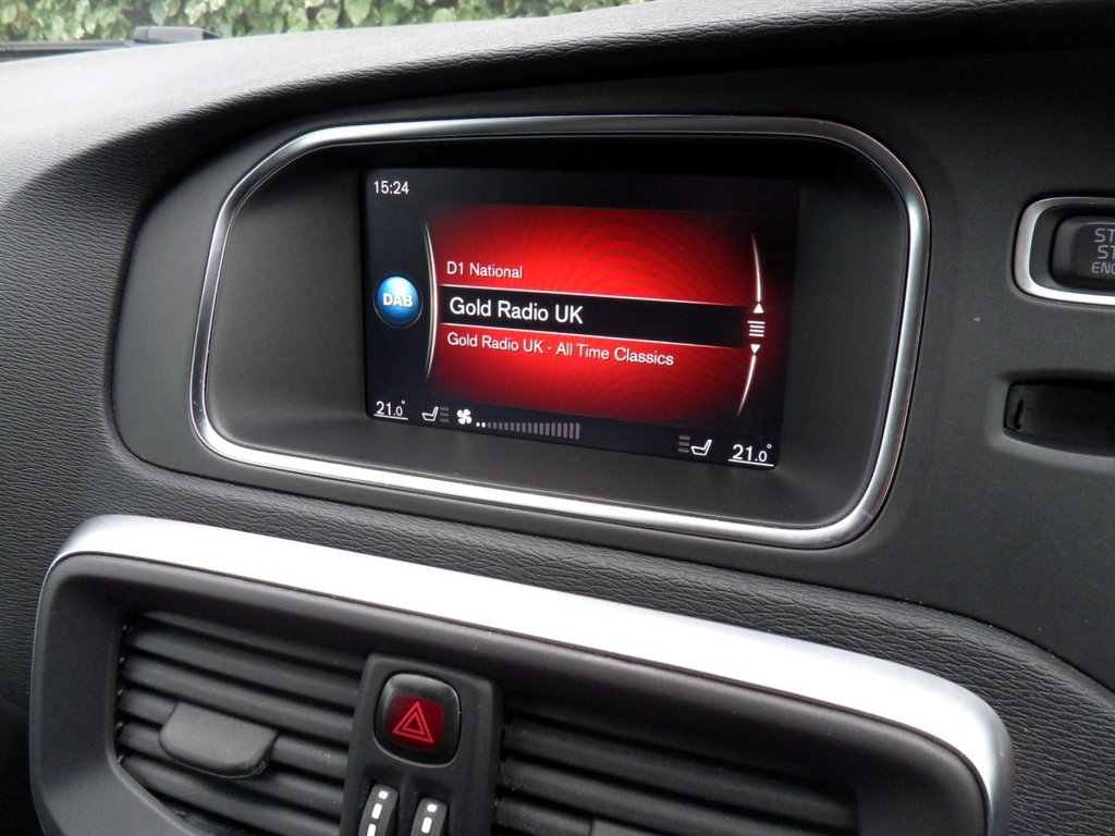 USED 2019 19 VOLVO V40 1.5 T2 R-Design Edition Hatchback 5dr Petrol Auto Euro 6 (s/s) (122 ps) Heated Leather Rear Camera DAB