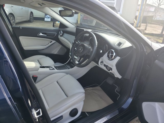 2017 MERCEDES-BENZ GLA 2.0 GLA250 Sport (Premium) SUV 5dr Petrol 7G-DCT 4MATIC Euro 6 (s/s) (211 ps) - Photo 11