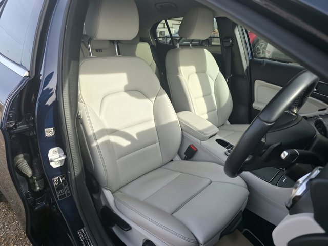 2017 MERCEDES-BENZ GLA 2.0 GLA250 Sport (Premium) SUV 5dr Petrol 7G-DCT 4MATIC Euro 6 (s/s) (211 ps) - Photo 12