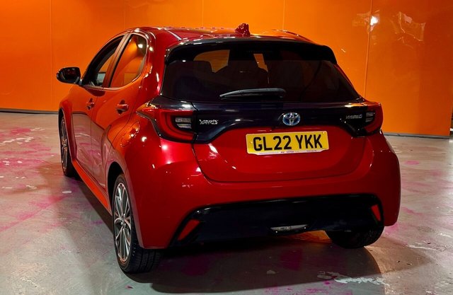 2022 TOYOTA YARIS 1.5 VVT-h Excel Hatchback 5dr Petrol Hybrid E-CVT Euro 6 (s/s) (116 ps) Parking Pack. Camera. Privacy. - Photo 3