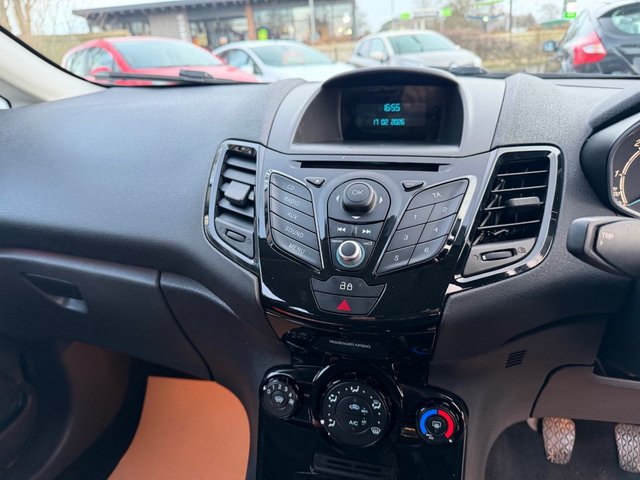 2013 FORD FIESTA 1.5 TDCi Zetec Hatchback 5dr Diesel Manual Euro 5 (75 ps) - Photo 10