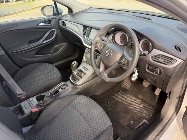 2017 Vauxhall Astra 1.4L Design 5dr - Photo 9