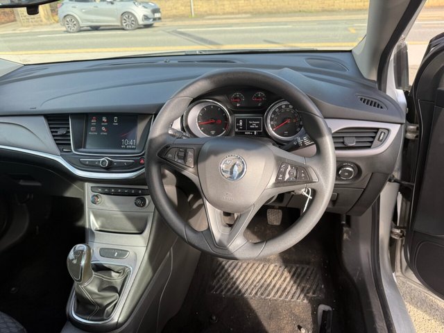 2017 Vauxhall Astra 1.4L Design 5dr - Photo 4
