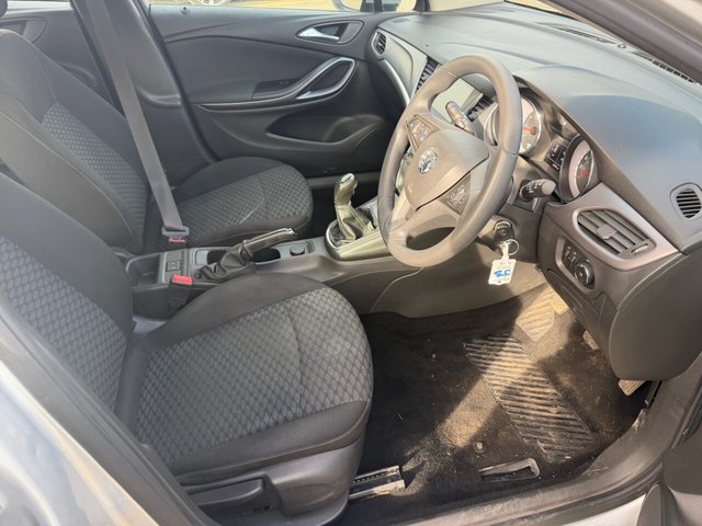 2017 Vauxhall Astra 1.4L Design 5dr - Photo 10