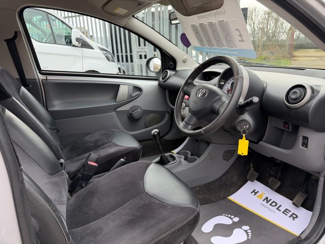 2011 TOYOTA AYGO - Photo 11