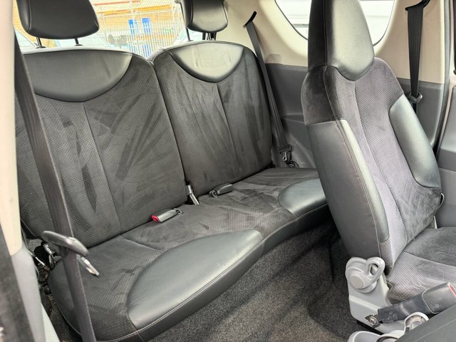 2011 TOYOTA AYGO - Photo 12