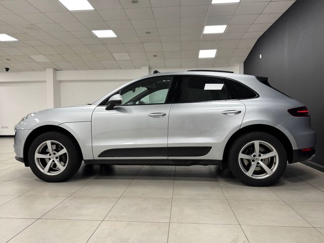 2016 PORSCHE MACAN - Photo 12