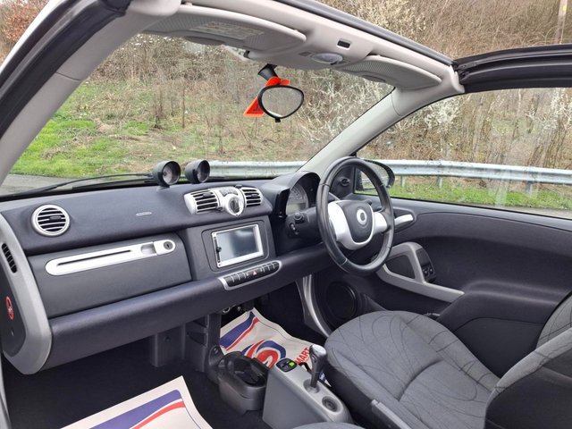 2011 SMART FORTWO - Photo 9