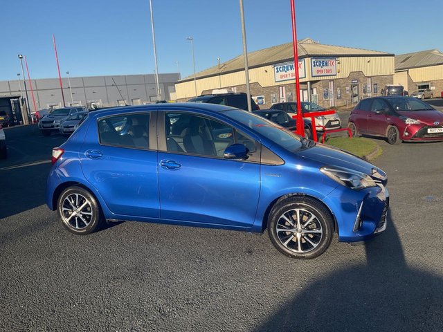 2018 TOYOTA YARIS - Photo 3