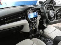 USED 2022 22 MINI Electric Hatch Cooper SE 32.6kWh Level 3 Hatchback 3dr Electric Auto (184 ps) SAT NAV SUNROOF REAR VIEW CAMERA LEATHER INTERIOR HEATED SEATS HEATED STEERING WHEEL CRUISE CONTROL PARKING SENSORS 1 OWNER SERVICE HISTORY WARRANTY