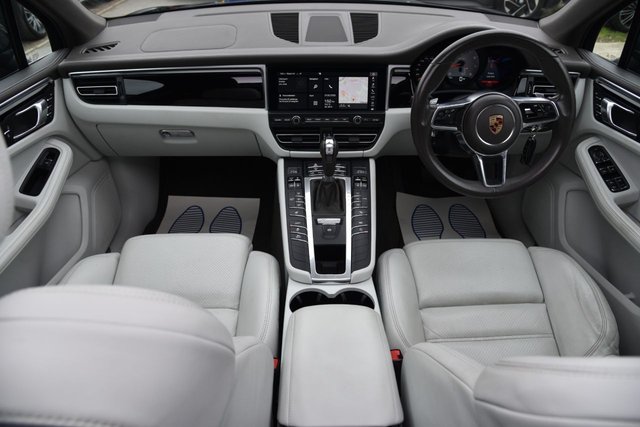 2019 PORSCHE MACAN - Photo 2