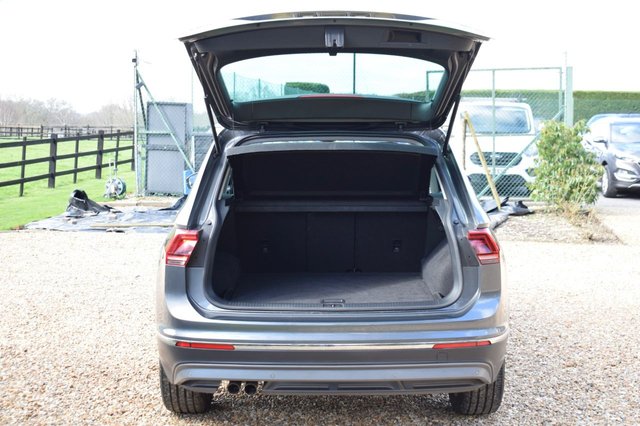 2016 VOLKSWAGEN TIGUAN 2.0 TDI BlueMotion Tech SEL SUV 5dr Diesel Manual Euro 6 (s/s) (150 ps) - Photo 10