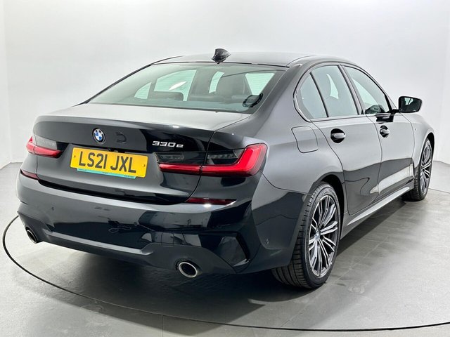 2021 BMW 3 Series - Photo 8