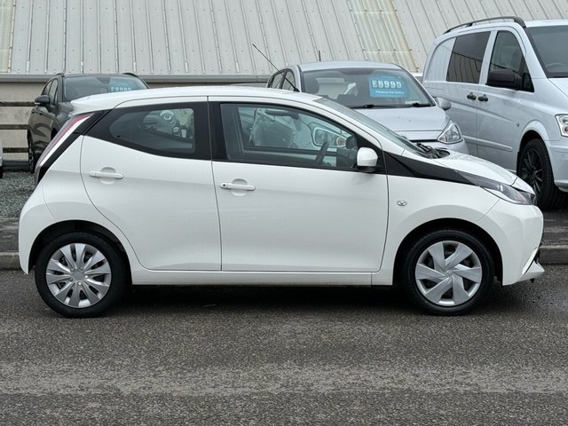 2016 TOYOTA AYGO 1.0 VVT-i x-play Hatchback 5dr Petrol Manual Euro 6 (68 ps) - Photo 2