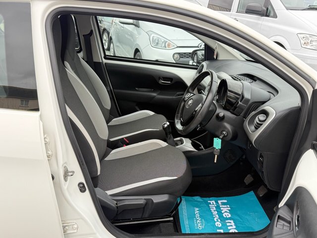 2016 TOYOTA AYGO 1.0 VVT-i x-play Hatchback 5dr Petrol Manual Euro 6 (68 ps) - Photo 4