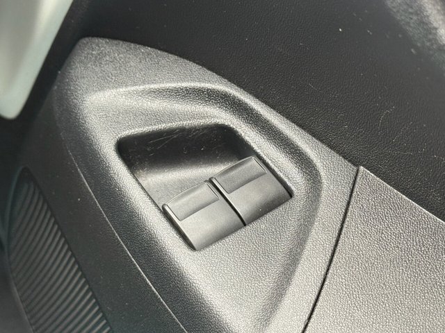 2016 TOYOTA AYGO 1.0 VVT-i x-play Hatchback 5dr Petrol Manual Euro 6 (68 ps) - Photo 11