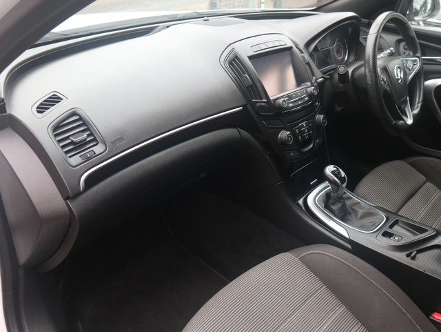 2015 Vauxhall Insignia 1.6L SRI Vx Line Nav 5dr - Photo 11