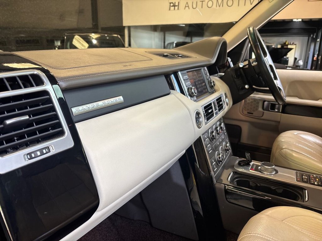 USED 2011 61 LAND ROVER RANGE ROVER 4.4 TD V8 Vogue SE SUV 5dr Diesel Auto 4WD Euro 5 (313 bhp) TIMELESS COLOUR COMBINATION
