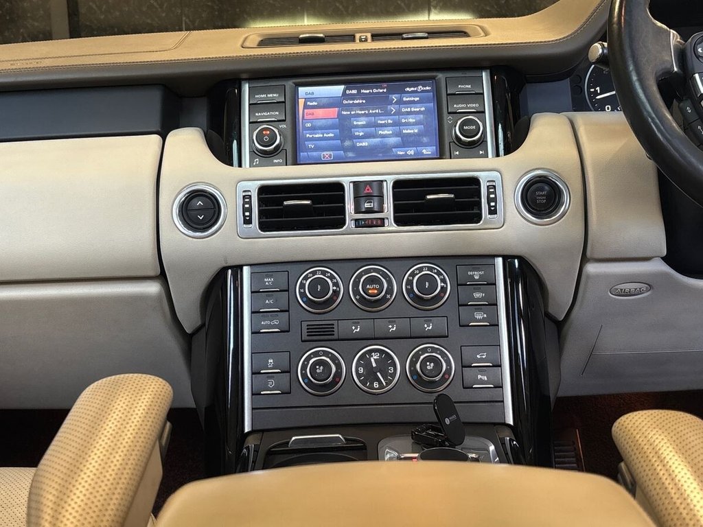 USED 2011 61 LAND ROVER RANGE ROVER 4.4 TD V8 Vogue SE SUV 5dr Diesel Auto 4WD Euro 5 (313 bhp) TIMELESS COLOUR COMBINATION