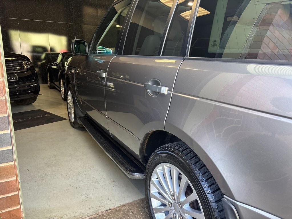 USED 2011 61 LAND ROVER RANGE ROVER 4.4 TD V8 Vogue SE SUV 5dr Diesel Auto 4WD Euro 5 (313 bhp) TIMELESS COLOUR COMBINATION
