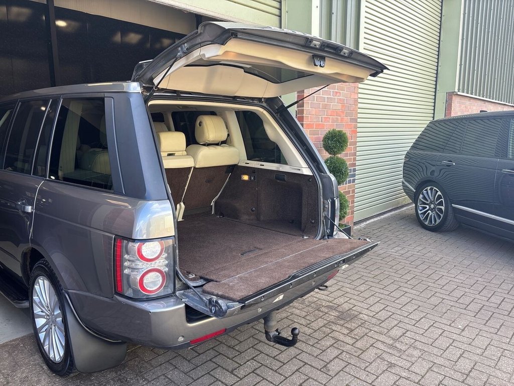 USED 2011 61 LAND ROVER RANGE ROVER 4.4 TD V8 Vogue SE SUV 5dr Diesel Auto 4WD Euro 5 (313 bhp) TIMELESS COLOUR COMBINATION