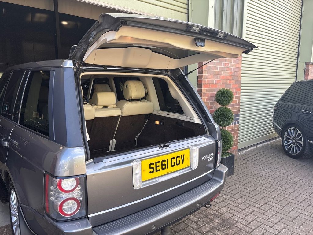 USED 2011 61 LAND ROVER RANGE ROVER 4.4 TD V8 Vogue SE SUV 5dr Diesel Auto 4WD Euro 5 (313 bhp) TIMELESS COLOUR COMBINATION