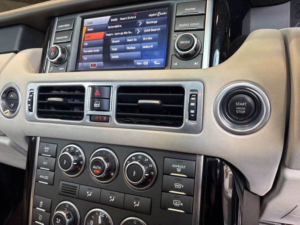 USED 2011 61 LAND ROVER RANGE ROVER 4.4 TD V8 Vogue SE SUV 5dr Diesel Auto 4WD Euro 5 (313 bhp) TIMELESS COLOUR COMBINATION