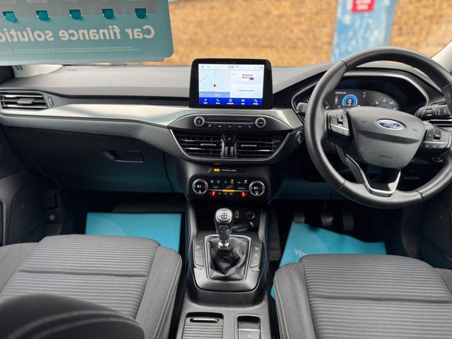 2019 Ford Focus 1L Titanium 5dr - Photo 2