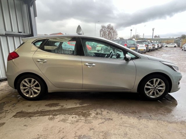 2018 KIA CEED 1.6 CRDi 2 Hatchback 5dr Diesel DCT Euro 6 (s/s) (134 bhp) - Photo 9